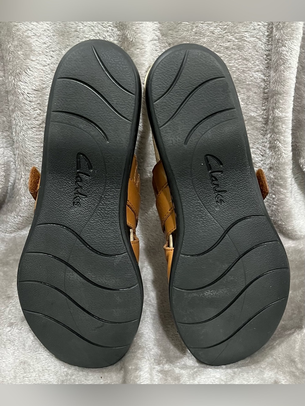 Clarks Women's Tan Perforated Slide Mules - Picture 3 of 3